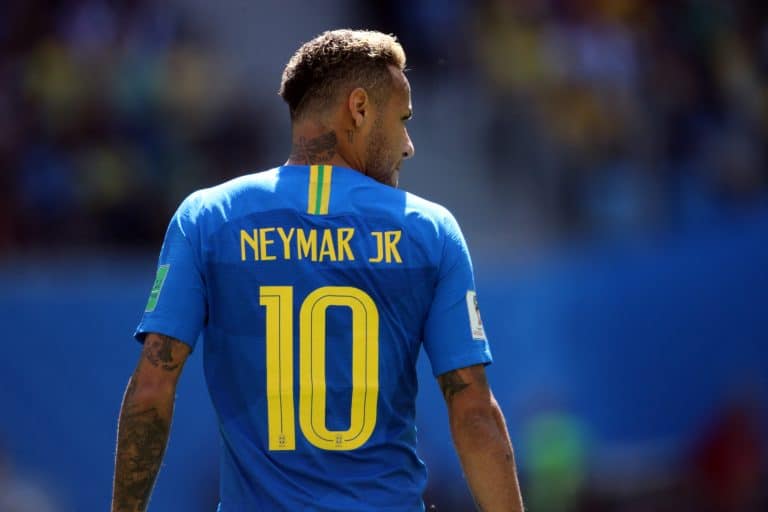 Neymar pousse un coup de gueule suite à une rumeur sur des liaisons avec l’ex d’un célèbre surfeur