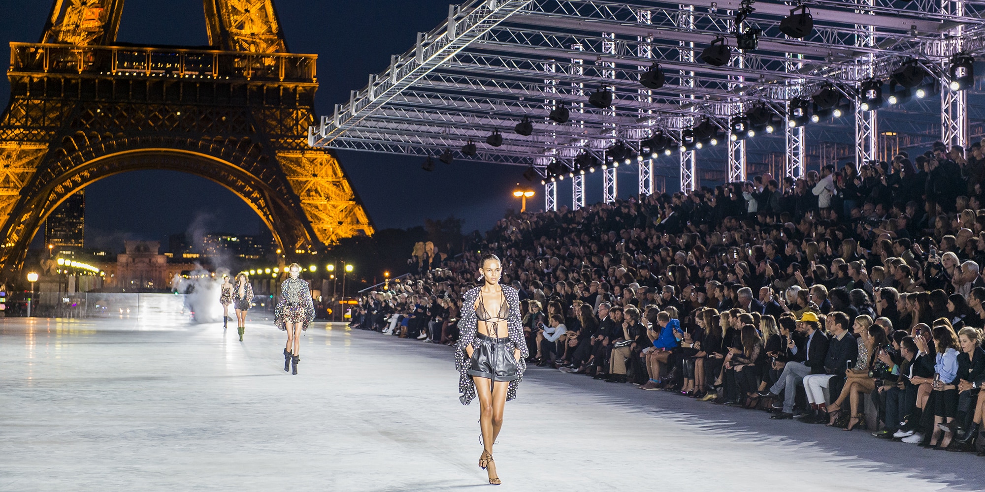 Fashion Week Paris 2022 la mode féminine s'annonce grandiose
