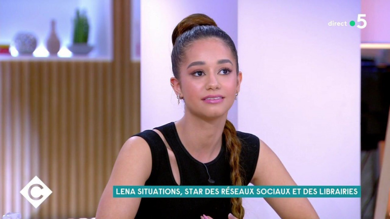 Léna Mahfouf à Paris Fashion Week 2023