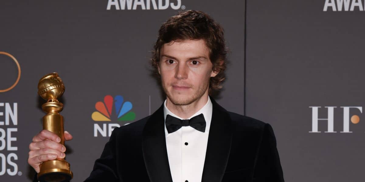 Evan Peters remporte le Golden Globes !