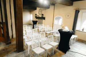 Salle événement avec matériel de sonorisation pour anniversaire mariage ou séminaire