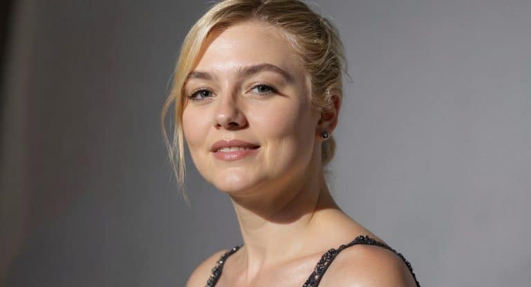 Mariage de Louane et Florian Rossi : portrait de la chanteuse Louane