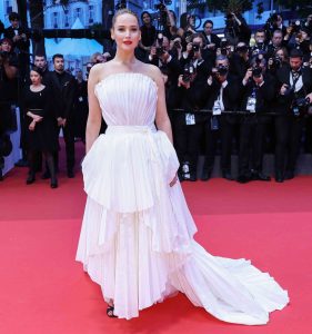 Jennifer Lawrence, qui lance sa marque de soins capillaires mes°